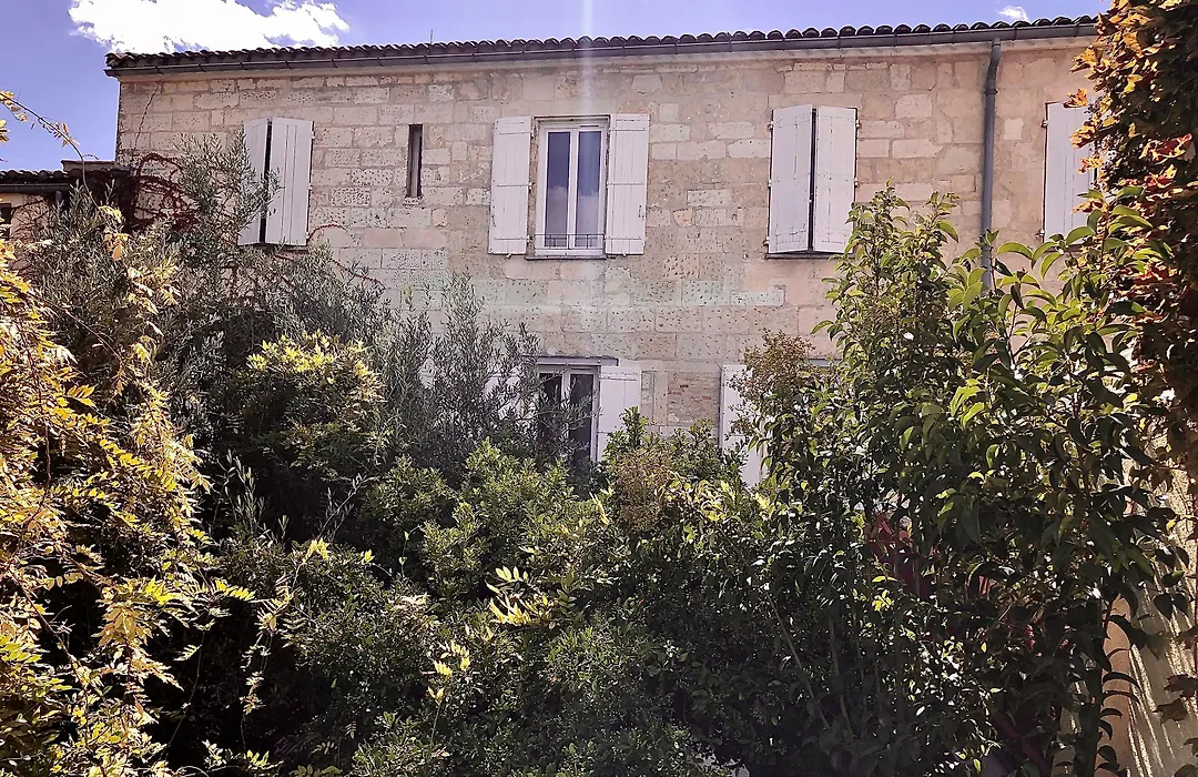 Hotel Saint Louis - Au Coeur Des Remparts-1